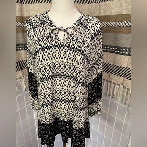 201. NWT Cato Fashions Black and Cream Tie Front Print Blouse